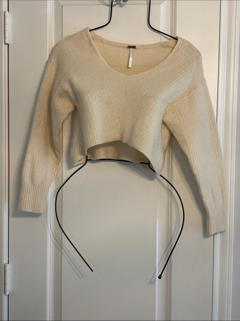 Free People Women’s Cream Cashmere Boxy Cropped V-Neck Pullover Sweater. XS